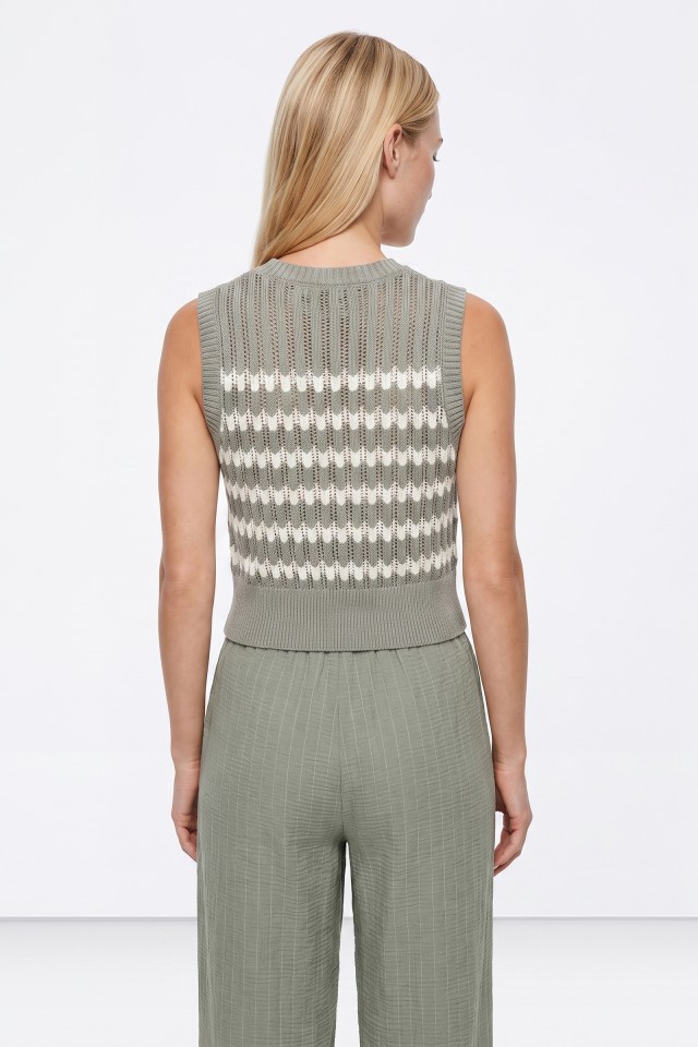 Top corto verde rayas minimal Top corto verde rayas minimal