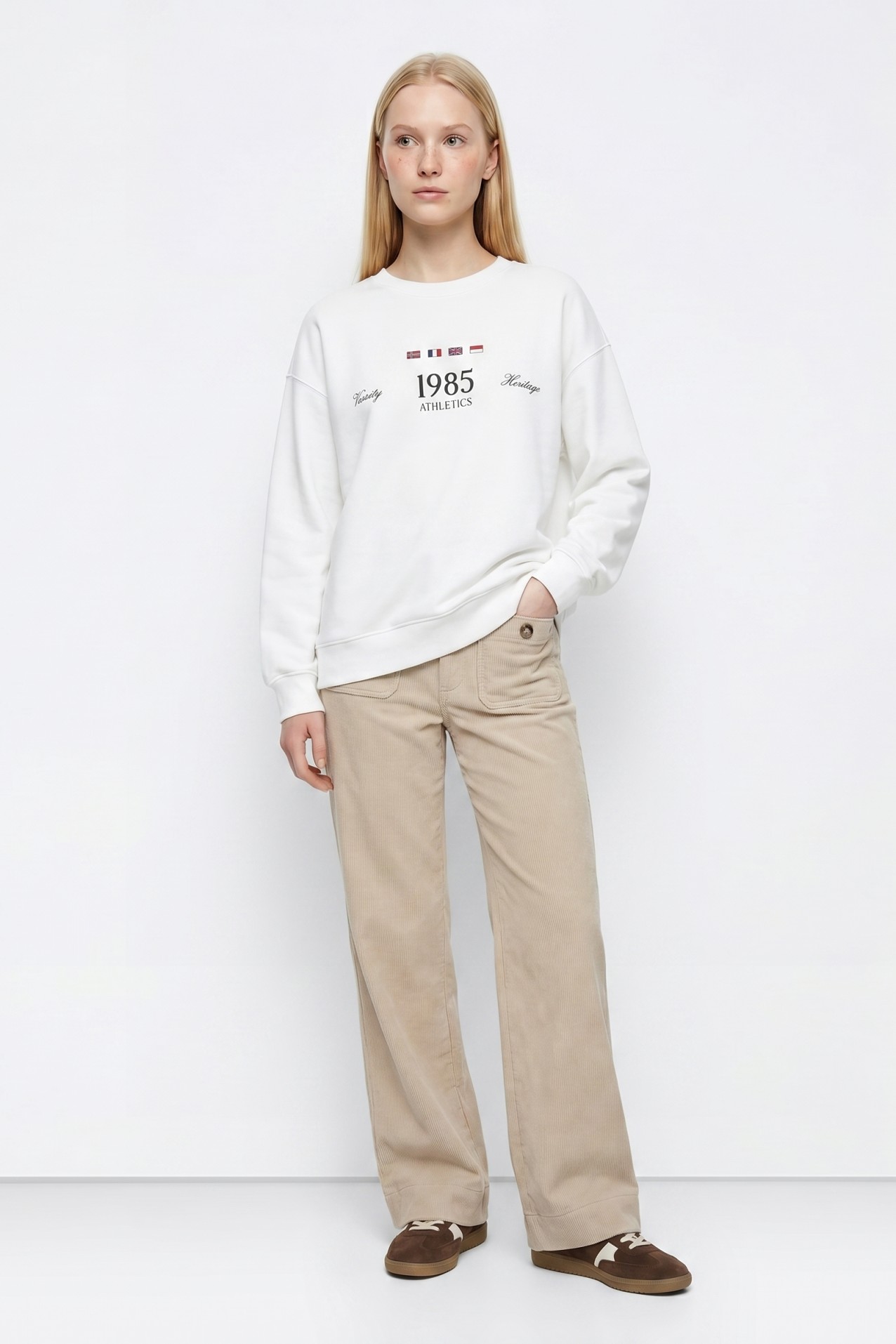Sweatshirt branca vibe retro