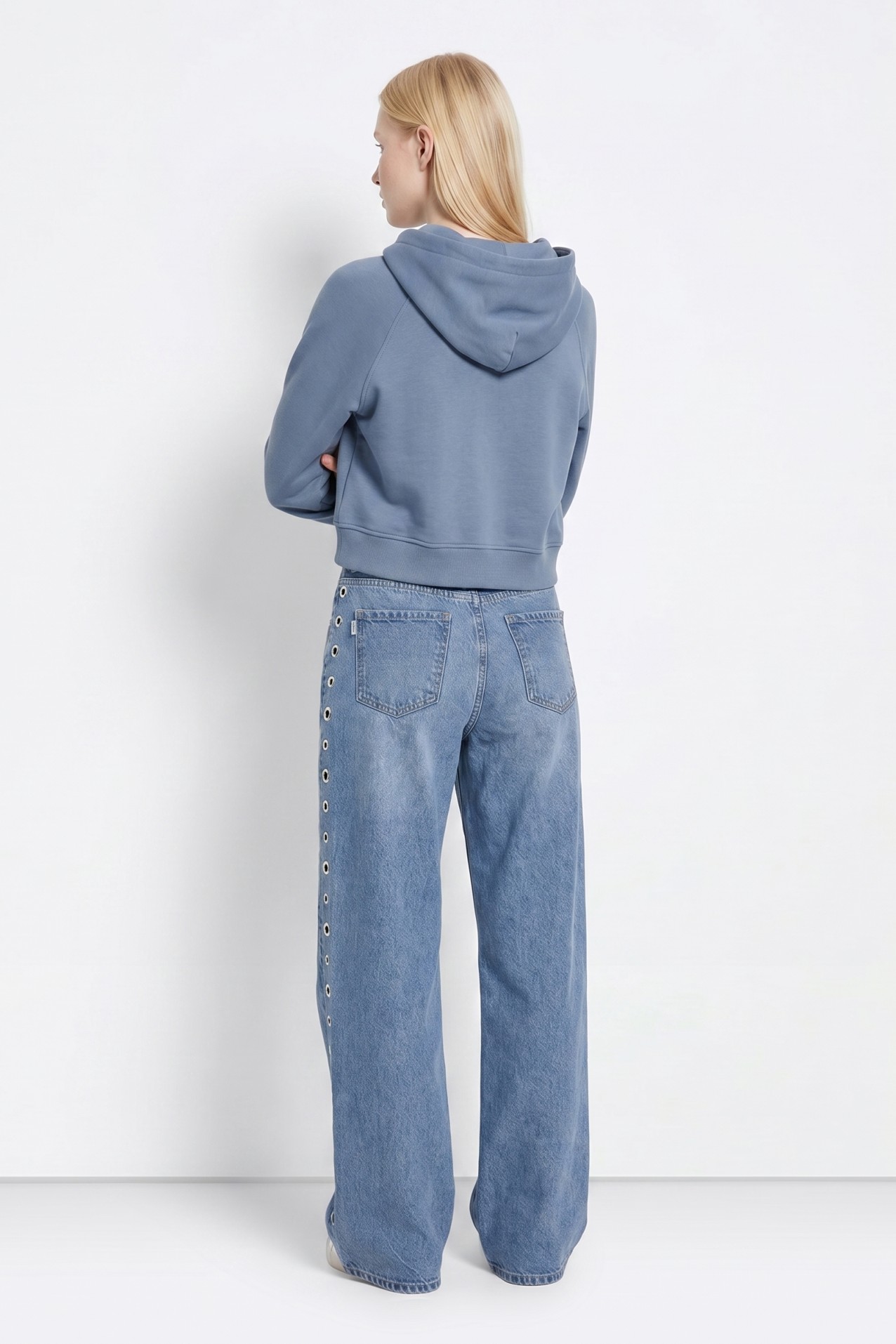 Sudadera crop azul con capucha