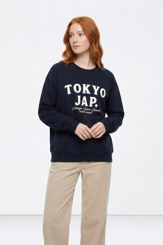 Sudadera azul estilo casual