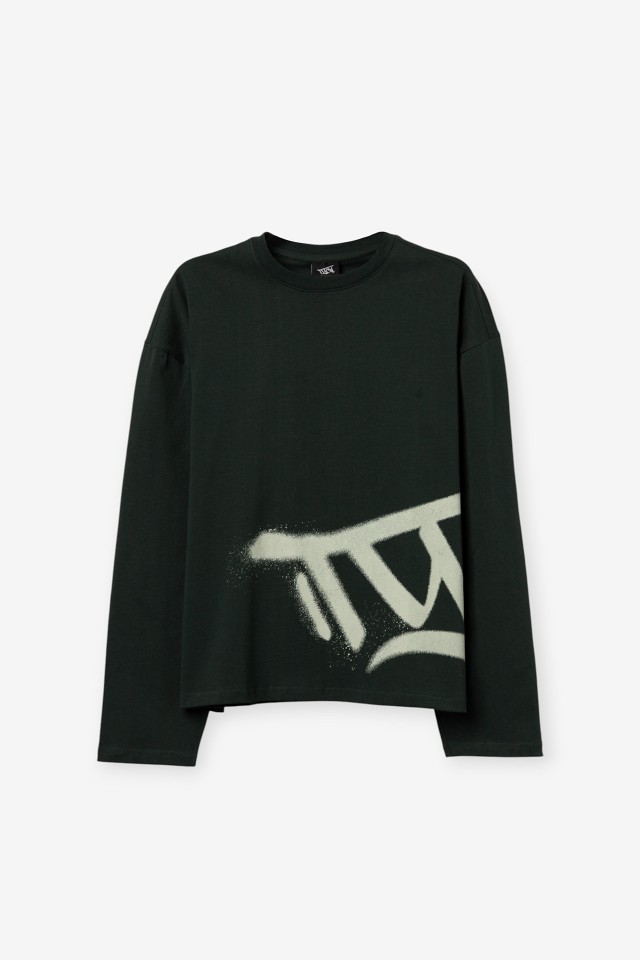 Camiseta negra manga larga graffiti