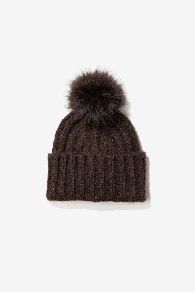 Gorro castanho escuro com pompom