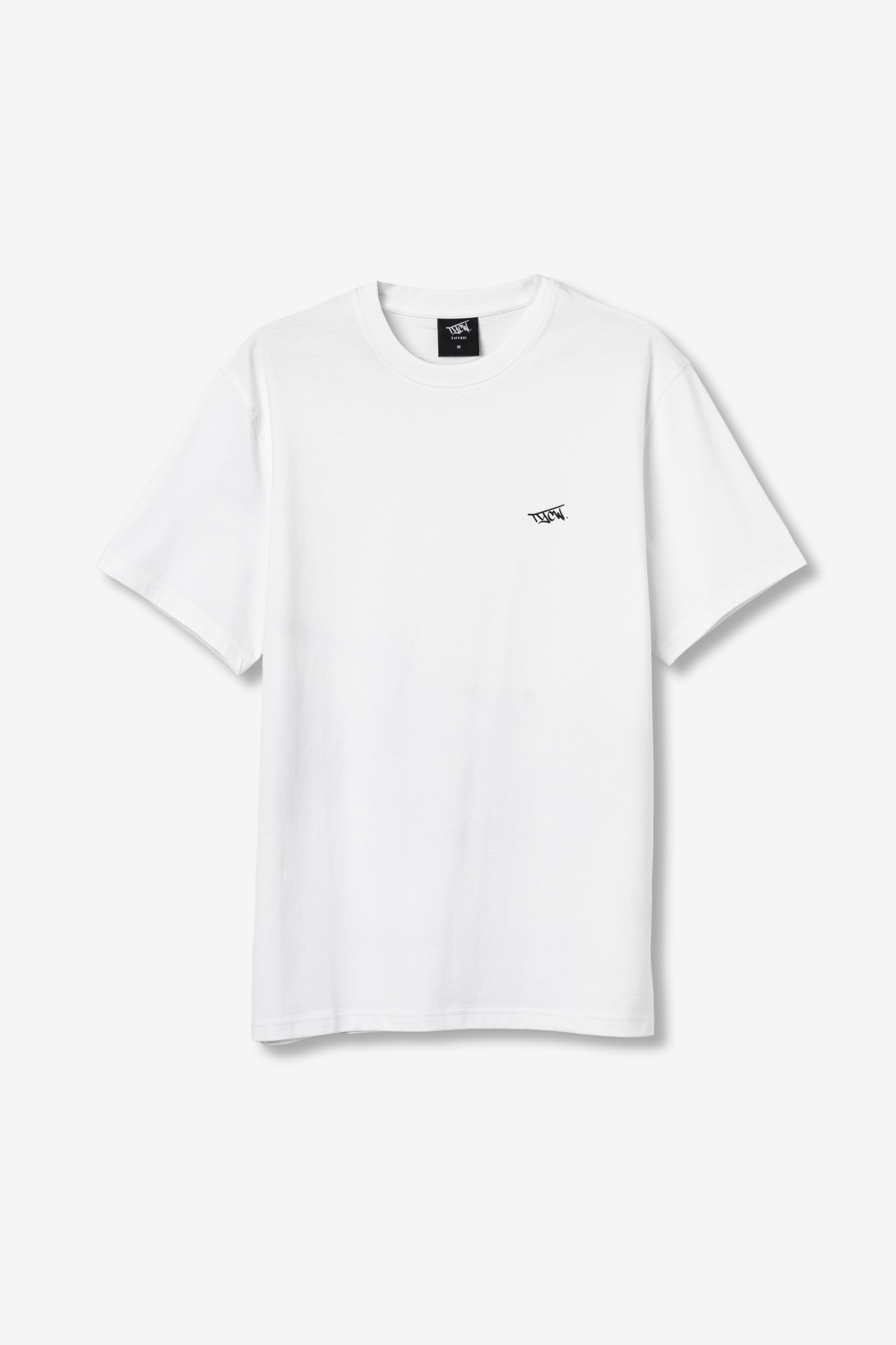 Camiseta blanca estilo urbano