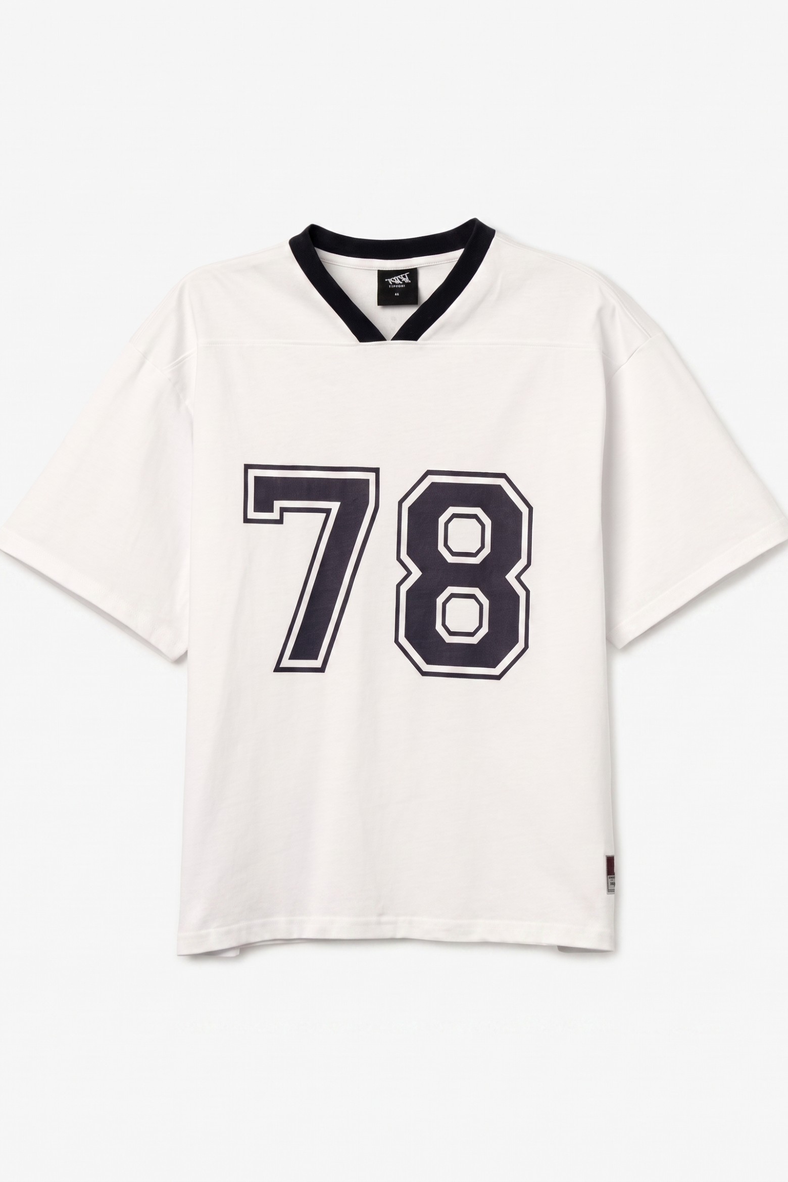 Camiseta blanca cuello en pico
