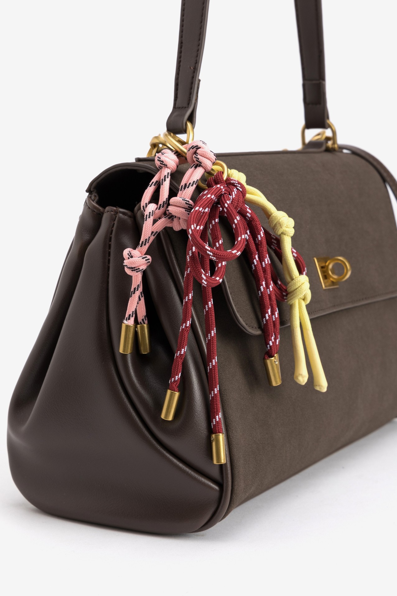 Bolso marr�n oscuro cl�sico