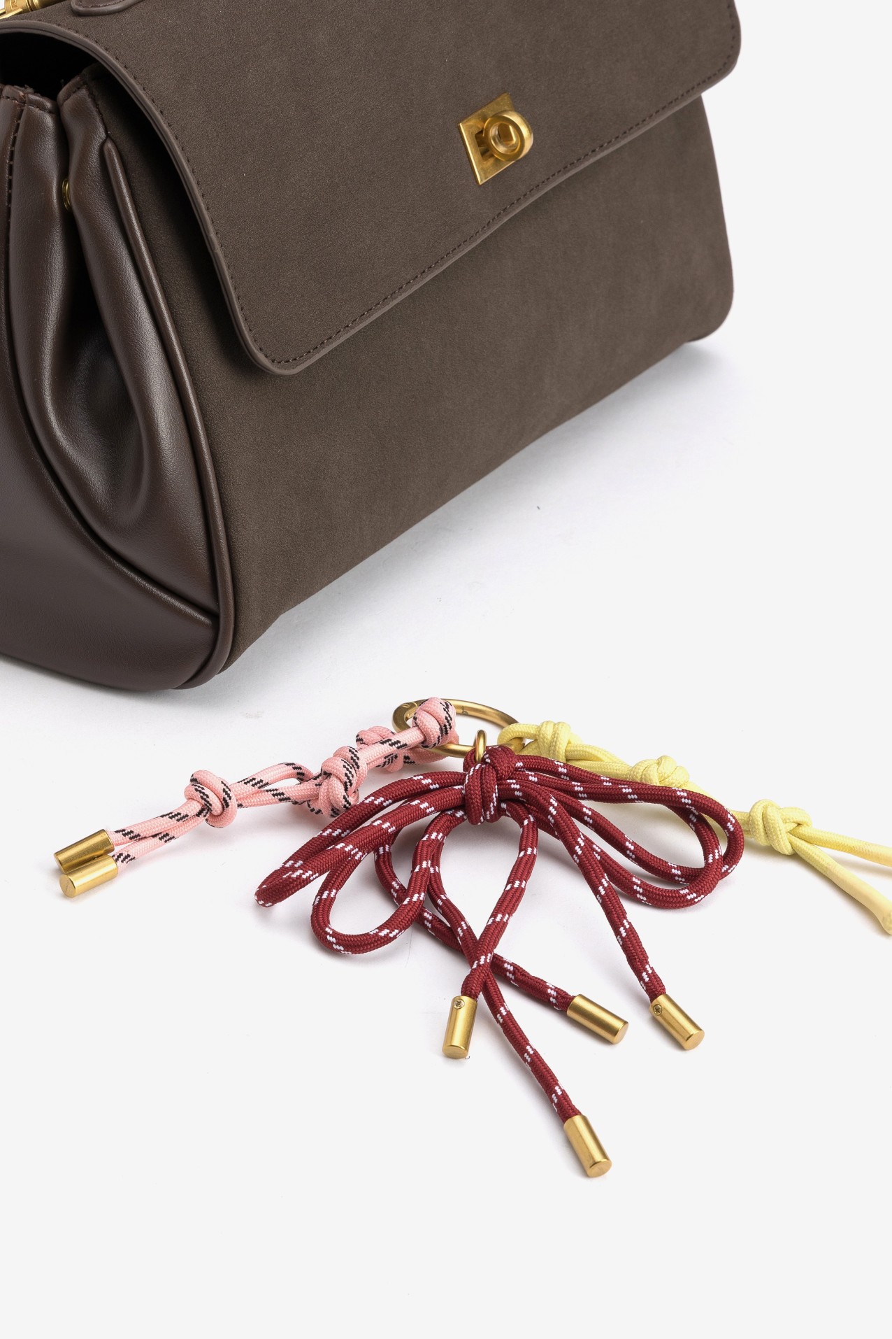 Bolso marr�n oscuro cl�sico