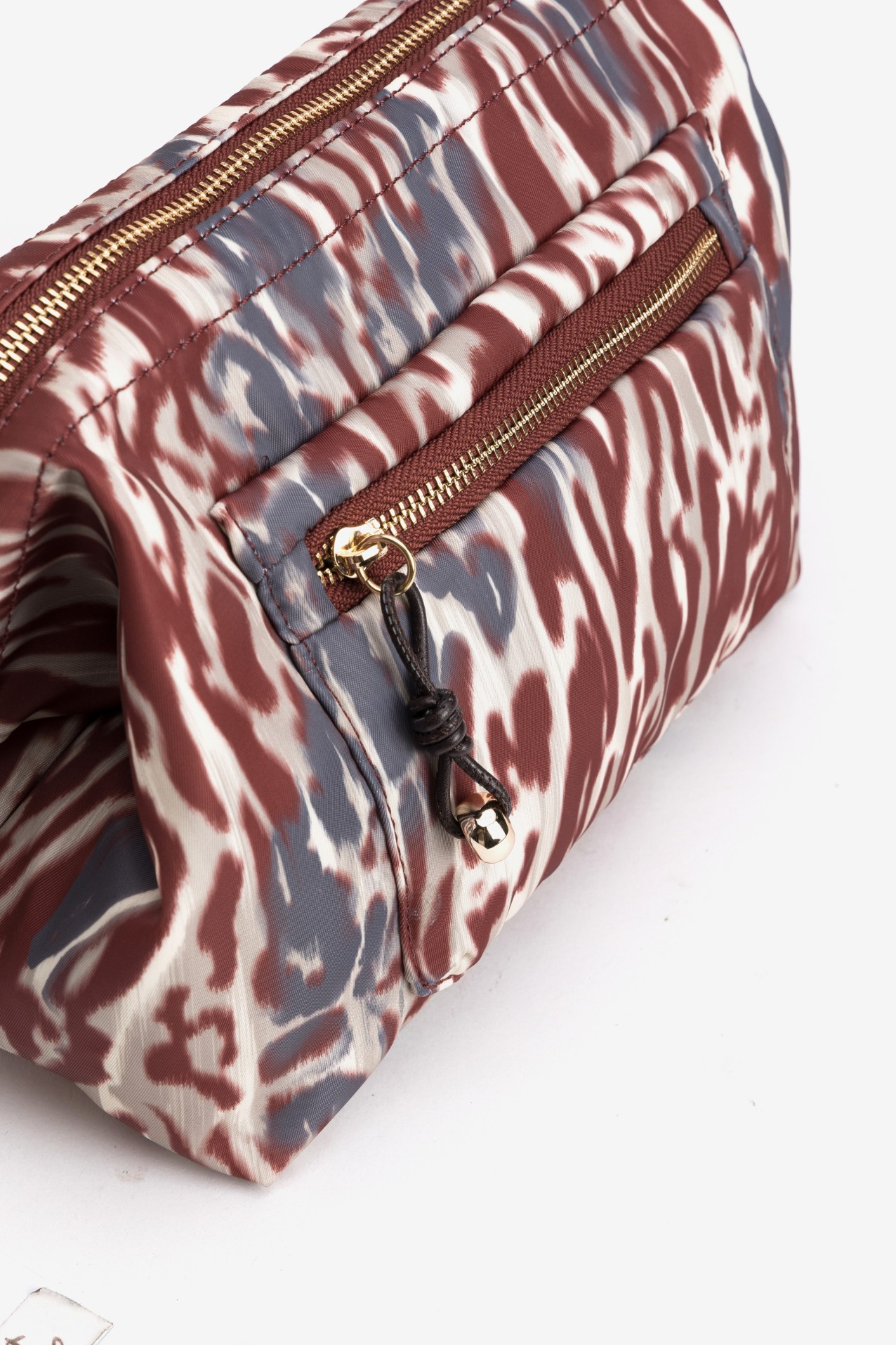 Monedero estampado marr�n y azul