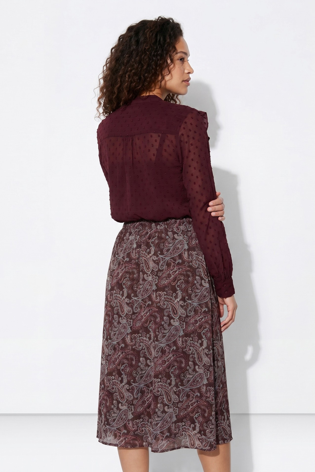 Camisa granate con volantes