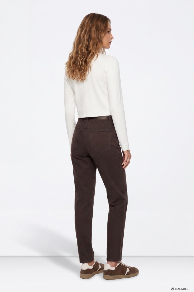 Jeans castanho corte slim Jeans castanho corte slim