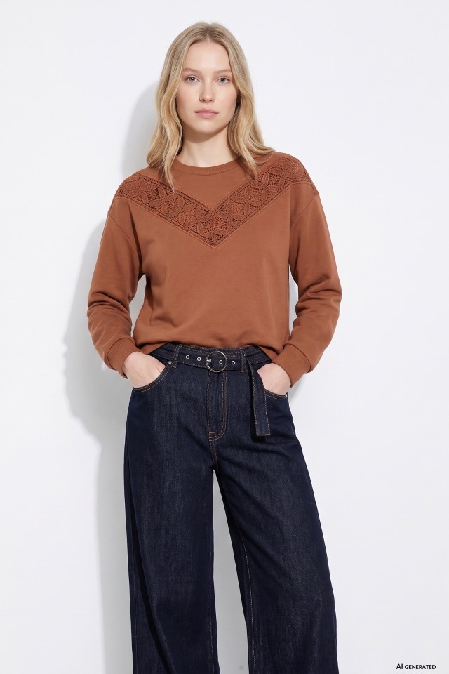 Sudadera marr�n con encaje