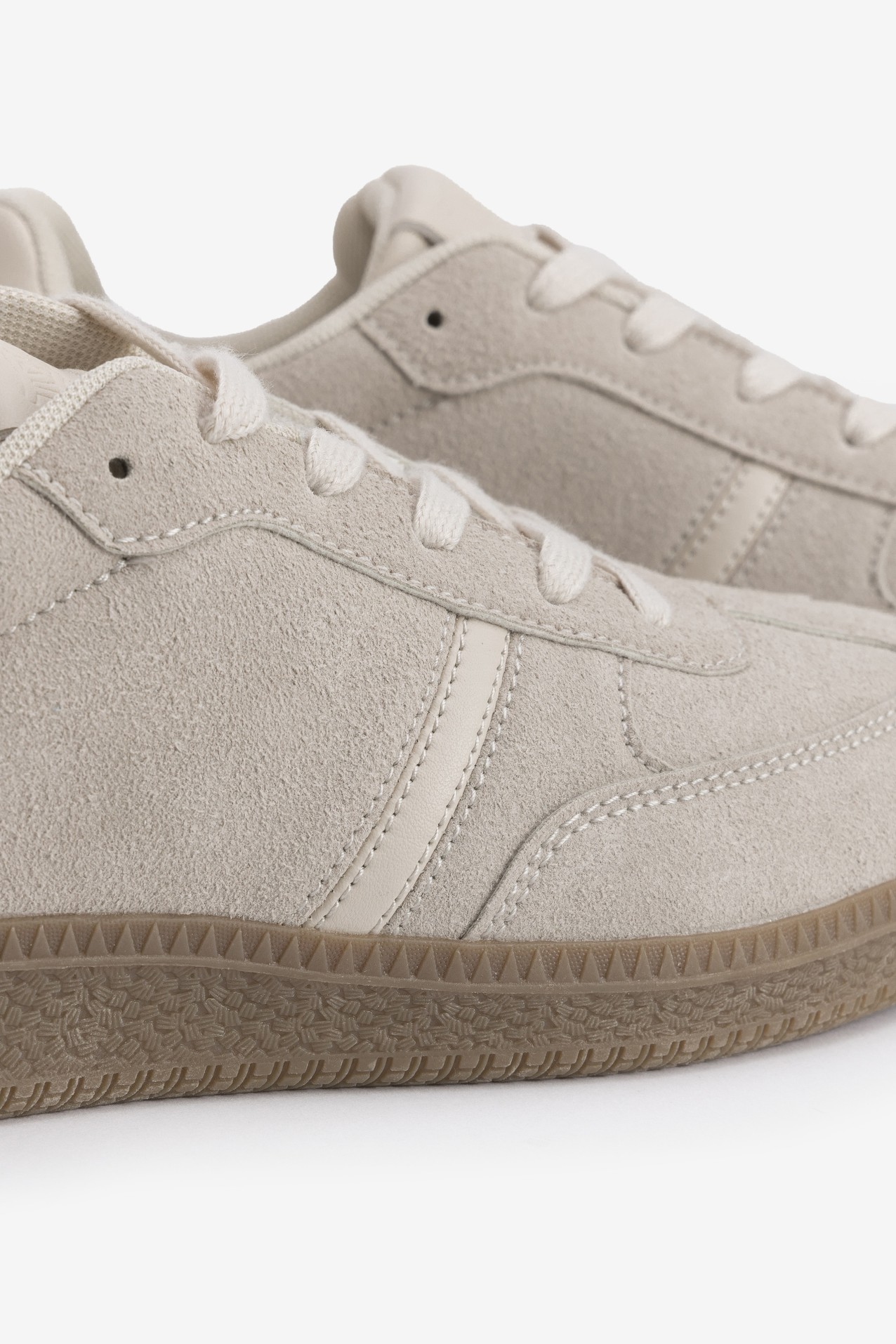 Cru Low-Top Trainers