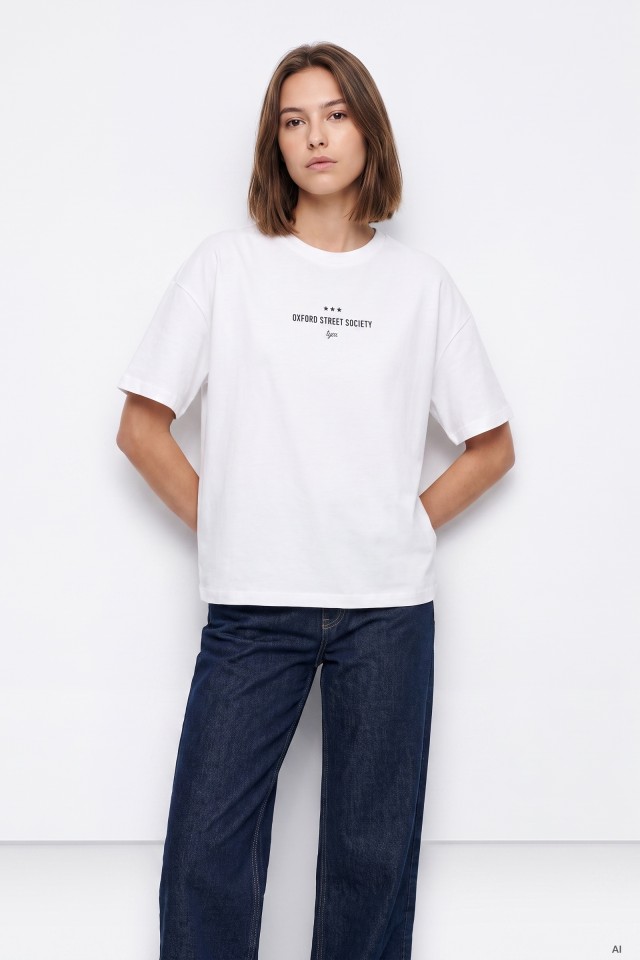 Camiseta blanca estilo oversize