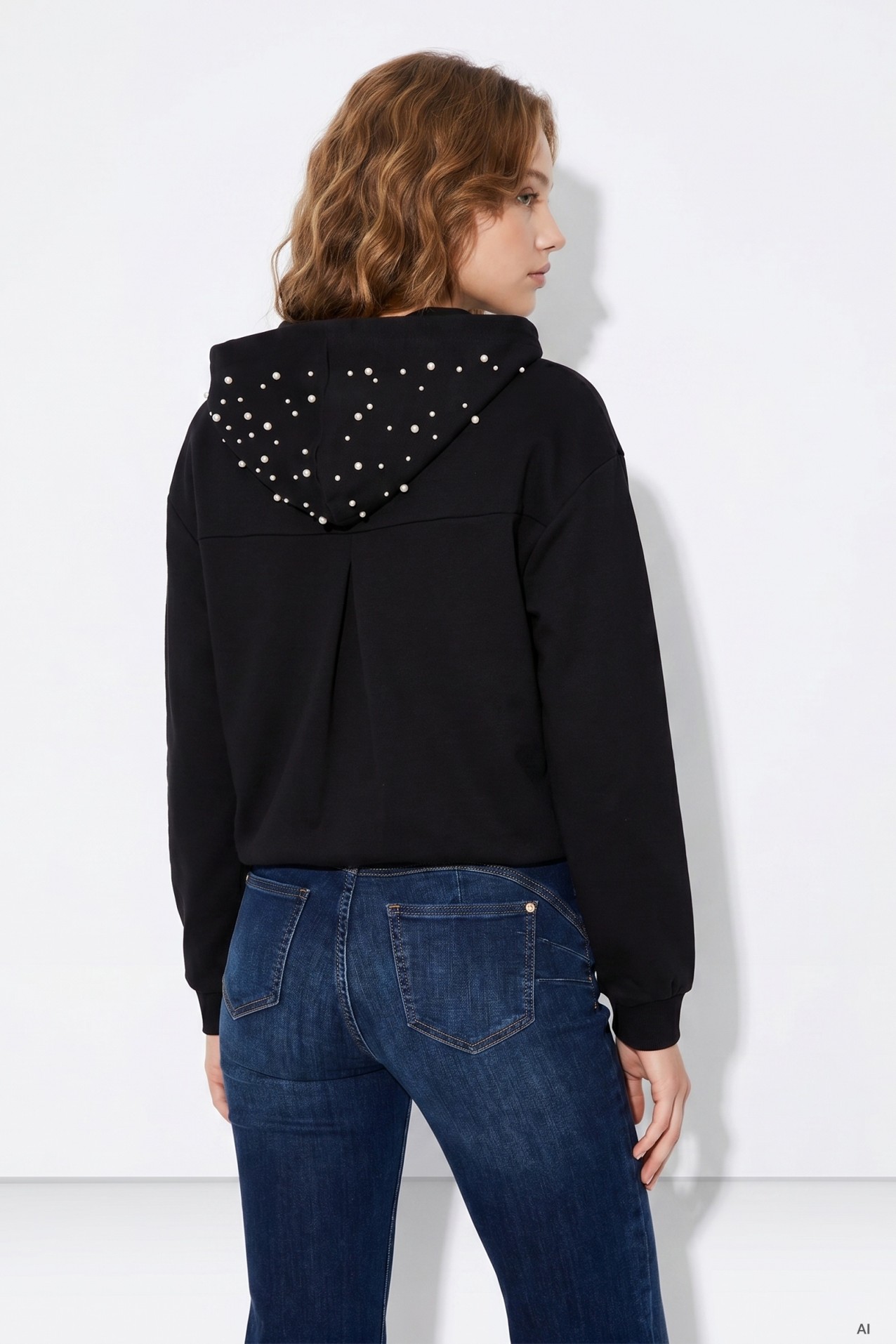 Sweatshirt preto com capuz