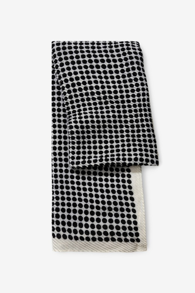 Len�o de bolas preto e branco