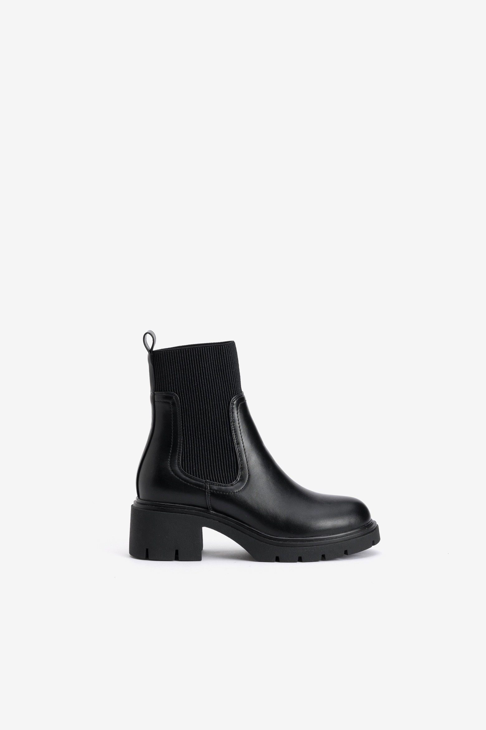 Botim preto chunky moderno